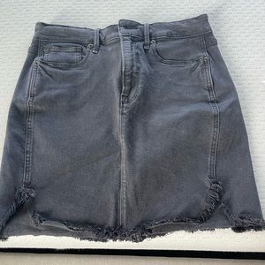 Good American stretchy jean skirt. Sz 10